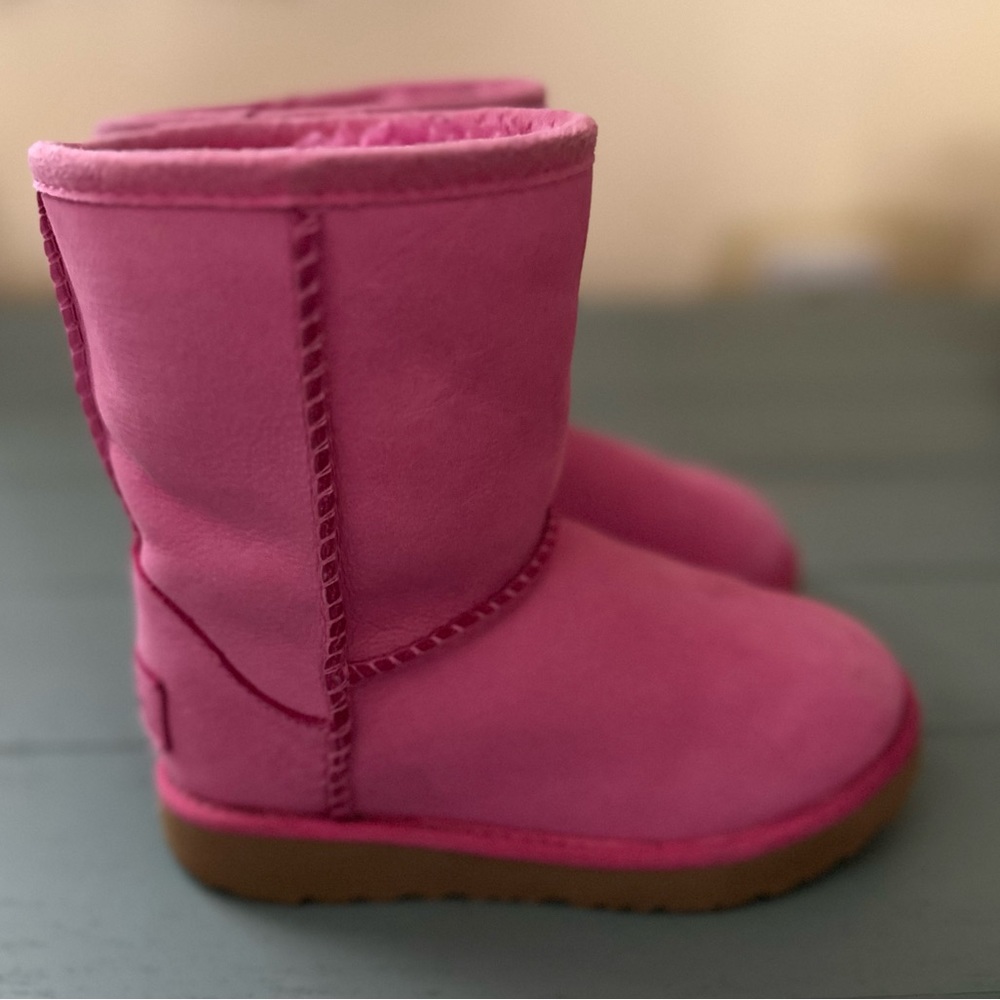 Authentic Like New Waterproof UGG’s.. Toddler girl size 11